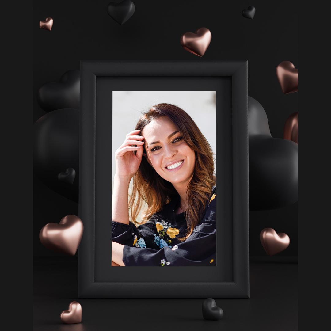 Frame with pink hearts💗
